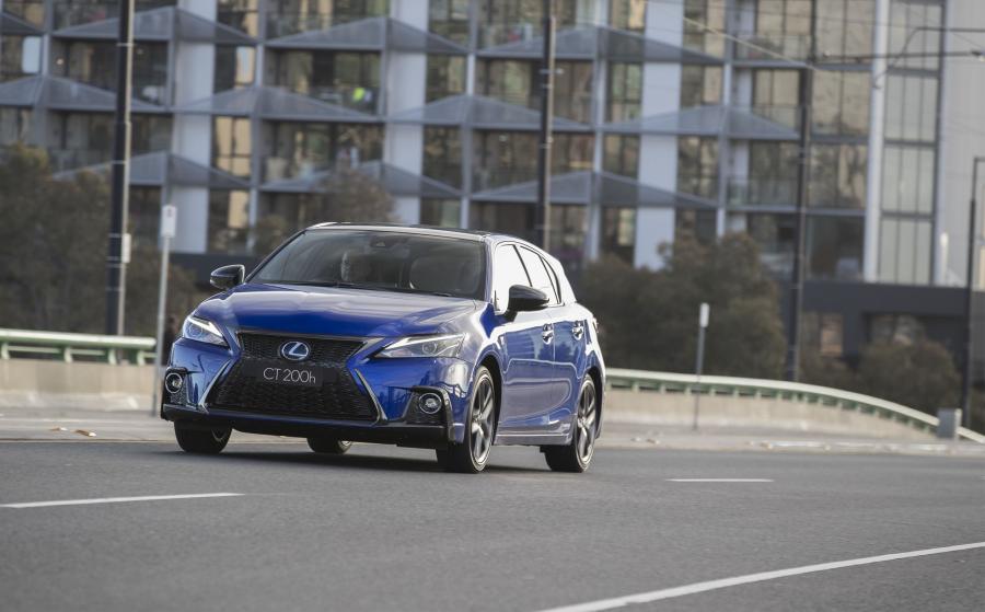  Lexus CT200h F-Sport 2017 года  (AU) (фото 7 из 9)